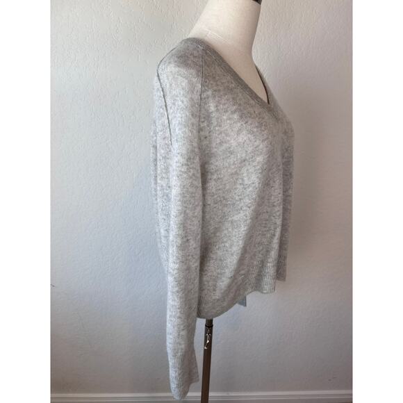 One Grey Day Sloane Gray V Neck 100% Cashmere Sweater size Small - Picture 6 of 10